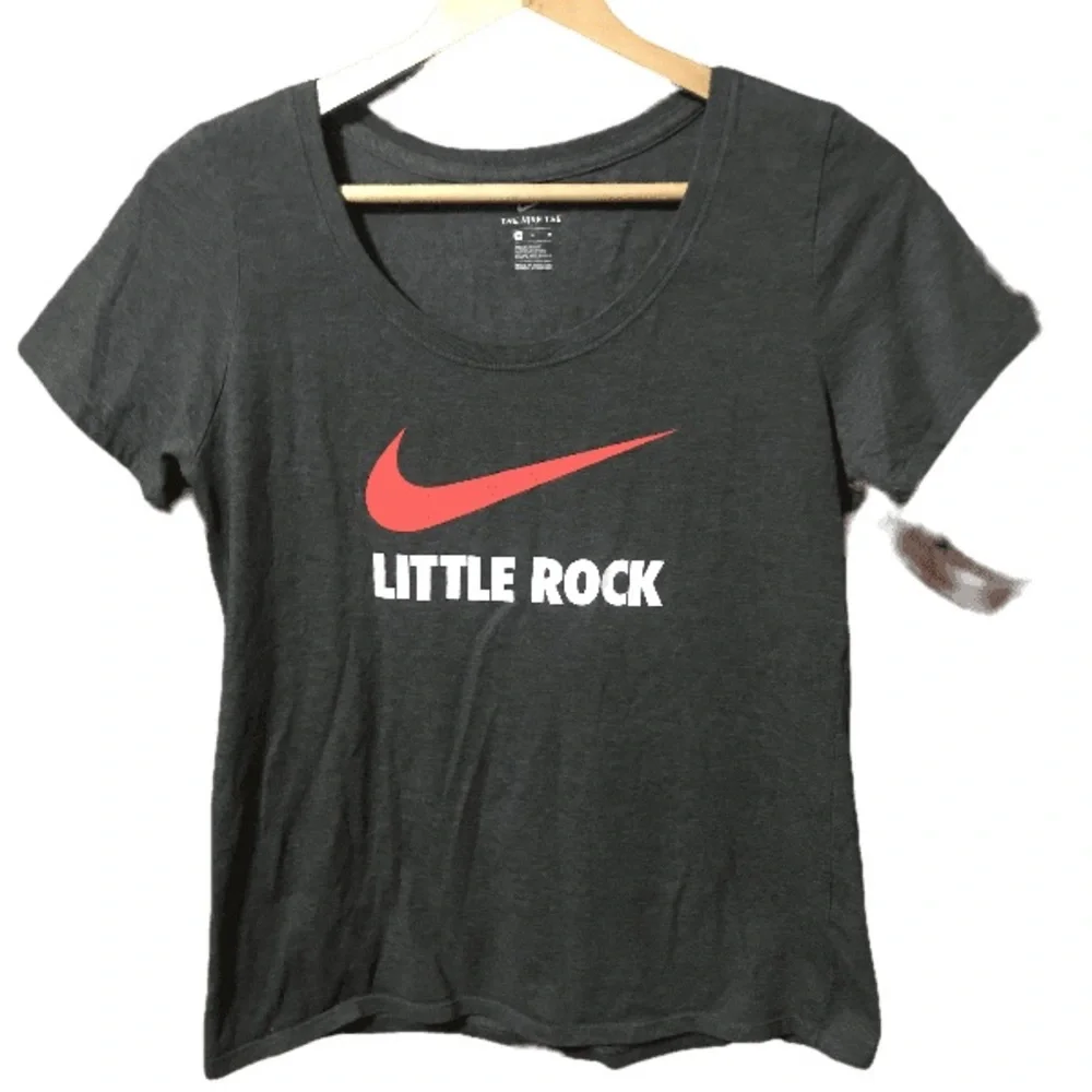 Nike Little Rock athletic cut short sleeve tee shirt size medium
